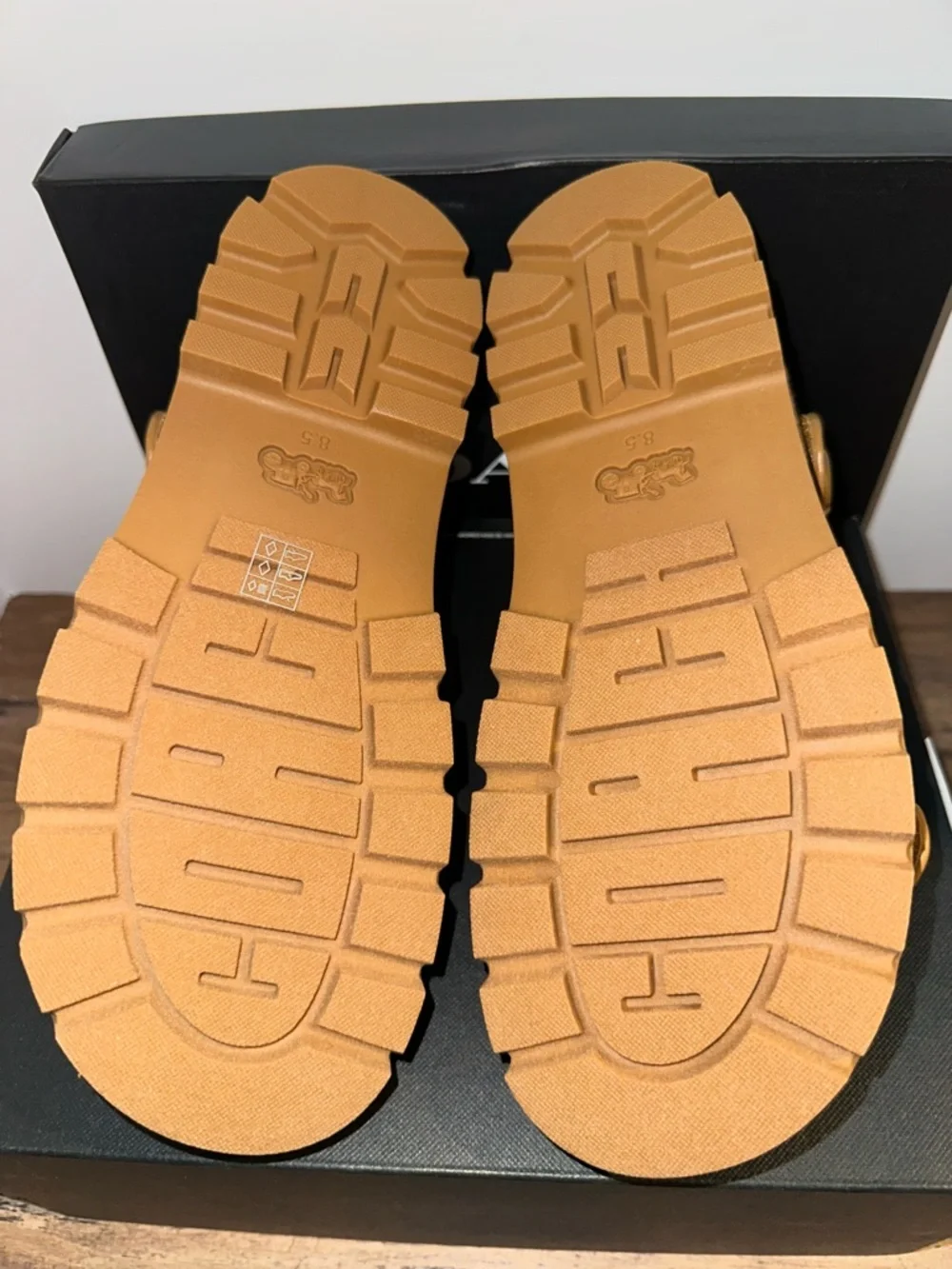Coach Tan Brynn straw sandals with Gold Hardware - Picture 5 of 8